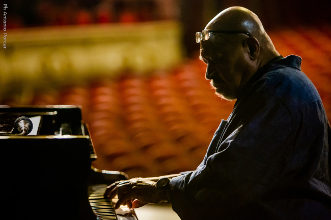 Kenny Barron Trio - “80th Birthday Tour" - Giovedì 13 luglio ore 21.30 Piazzale Re Astolfo